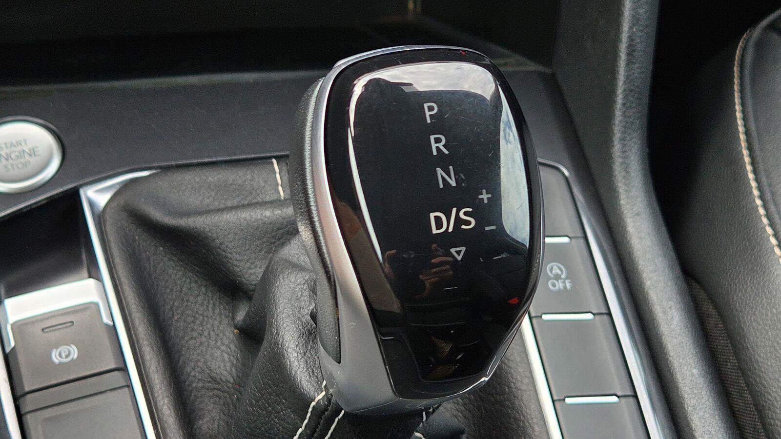 Certified 2023 Volkswagen Tiguan SE FWD image 33
