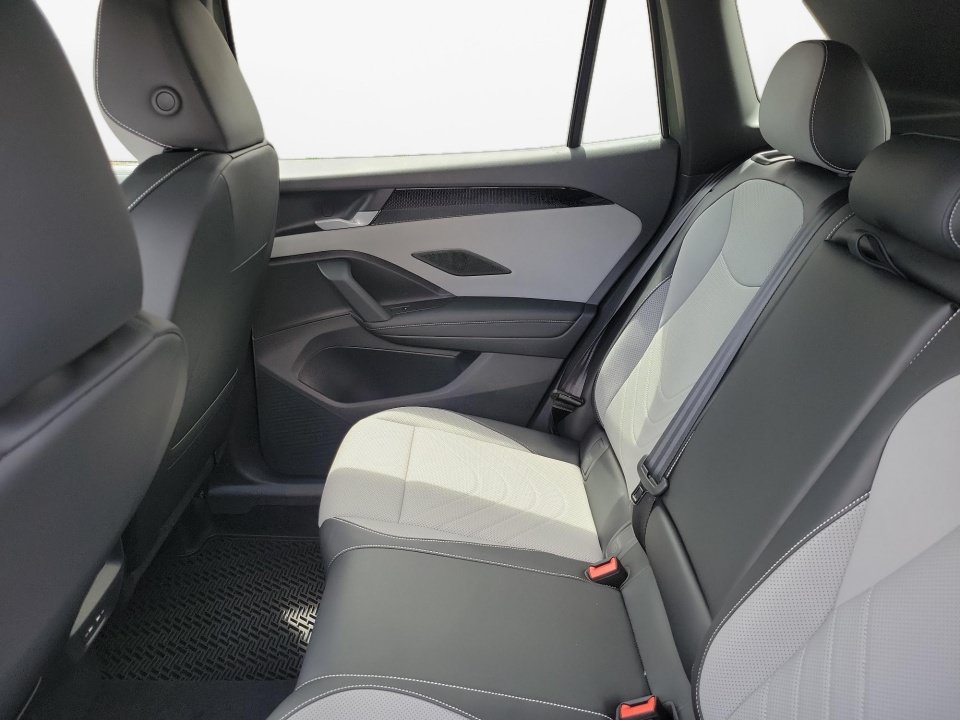 New 2026 Volkswagen Tiguan SE R-Line FWD image 13