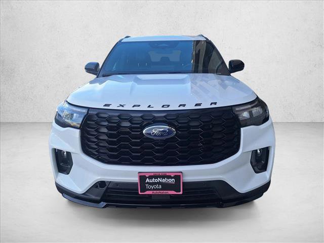 Used 2025 Ford Explorer ST-Line w/ ST-Line Street Pack image 2