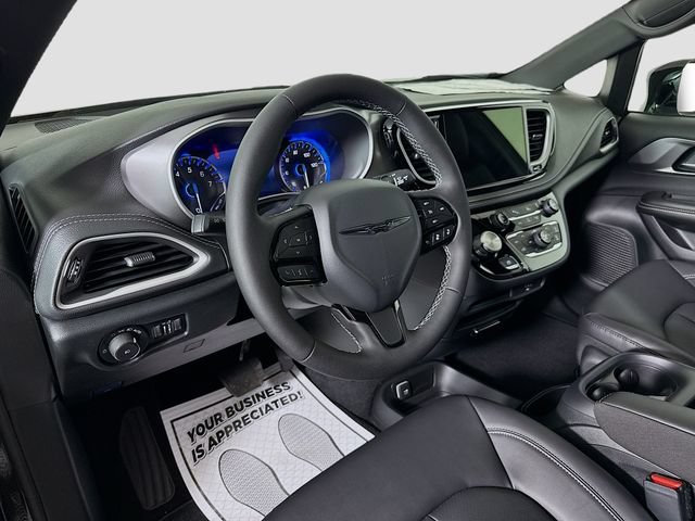 New 2026 Chrysler Pacifica Select w/ S Appearance Package FWD image 9