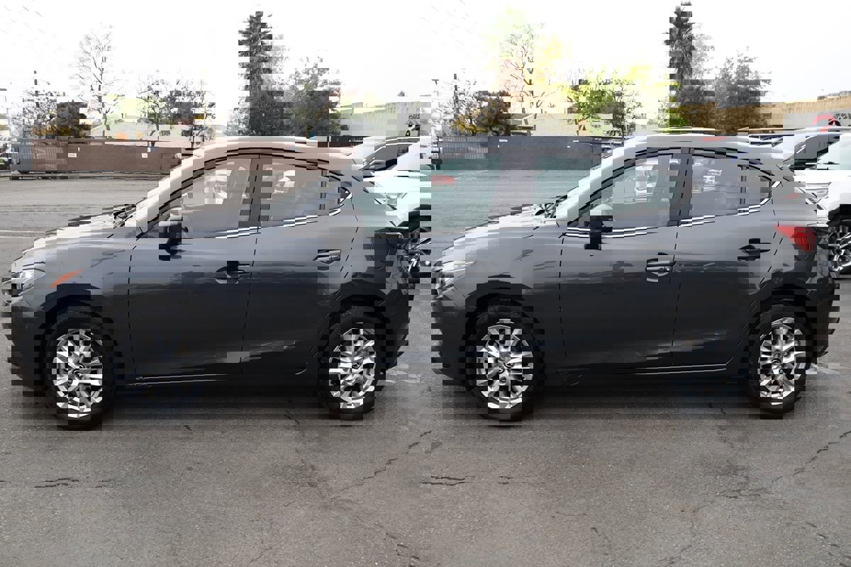 Used 2016 MAZDA MAZDA3 i Grand Touring image 7