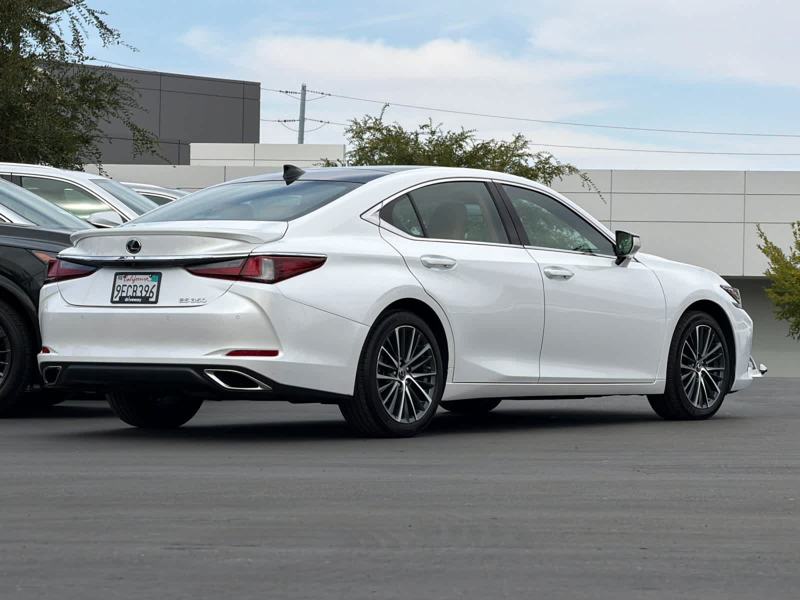 Certified 2023 Lexus ES 350 w/ Luxury Package FWD image 2