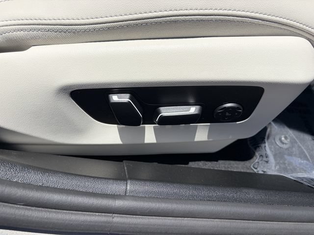 Used 2025 BMW 530i RWD image 13