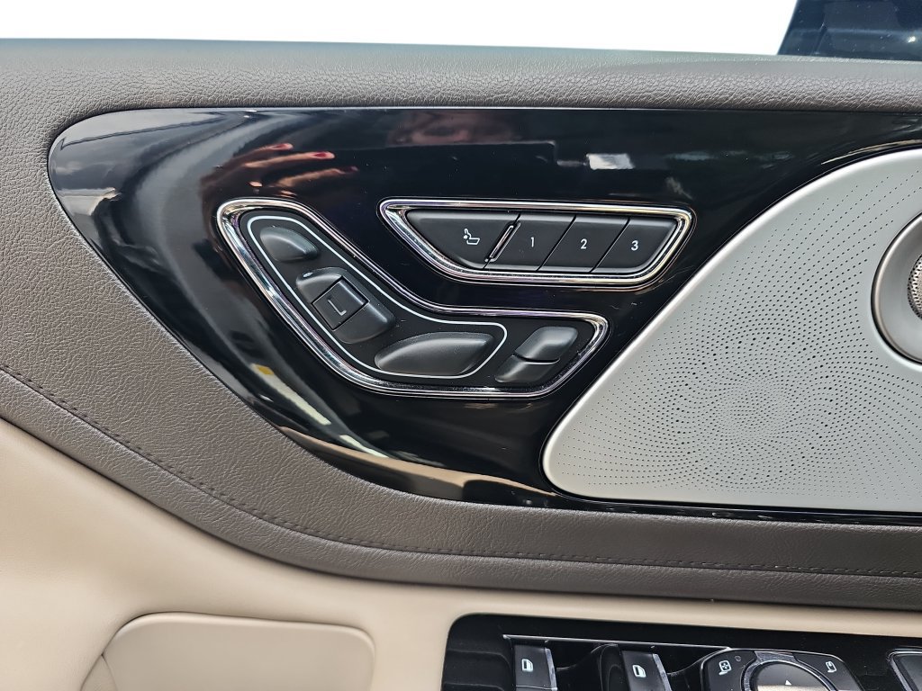 Used 2022 Lincoln Aviator Reserve w/ Equipment Group 201A AWD/4WD image 28
