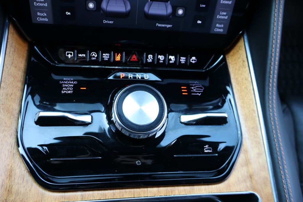 Used 2022 Jeep Grand Wagoneer Series III w/ Rear Seat Video Group 1 AWD/4WD image 9