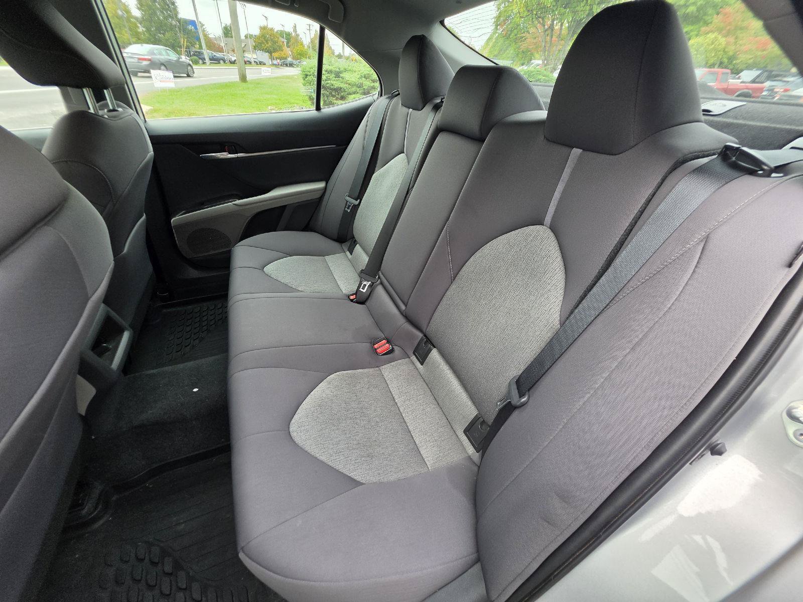 Used 2022 Toyota Camry LE AWD/4WD image 16