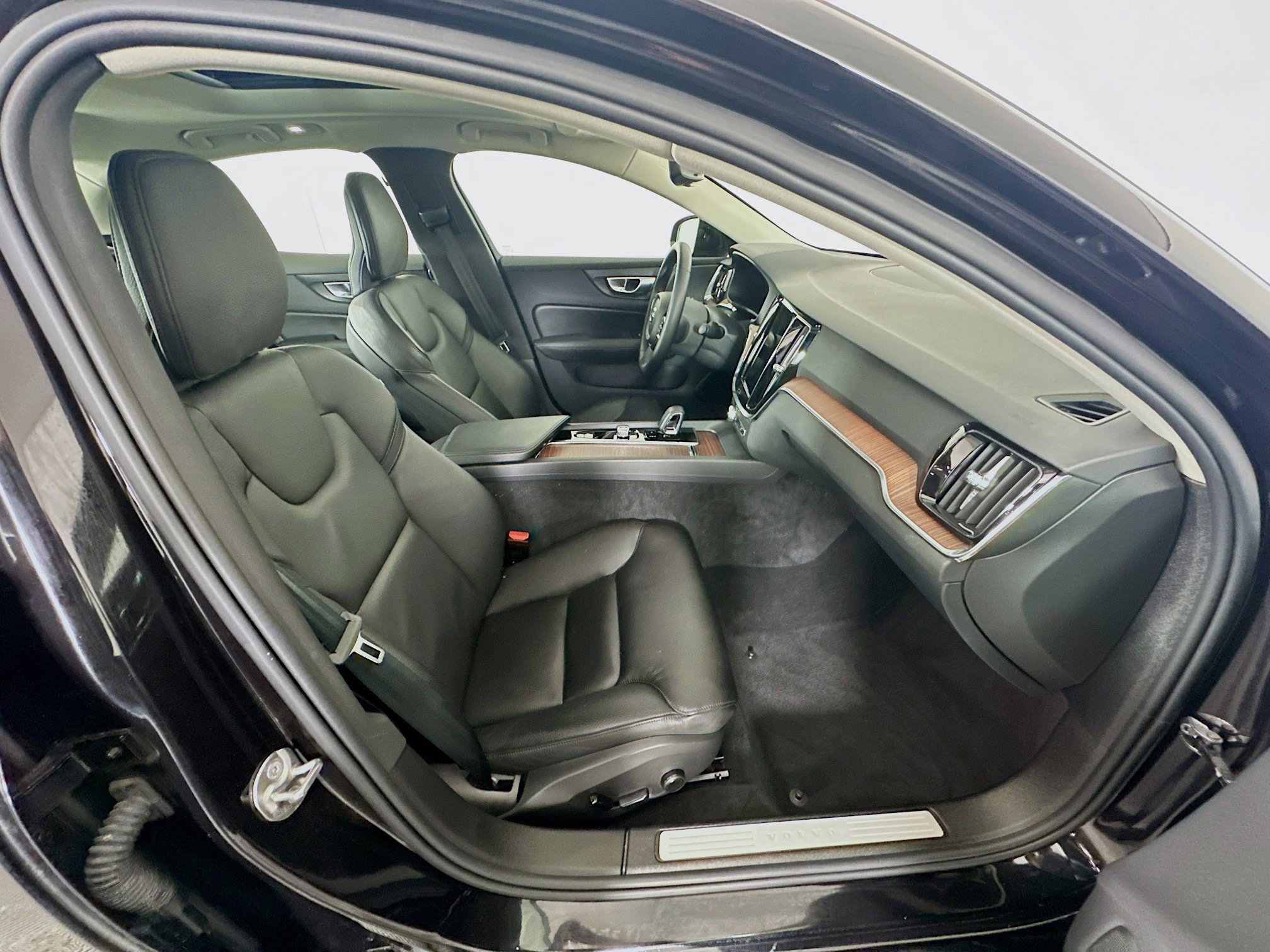 Used 2025 Volvo S60 B5 Plus image 31