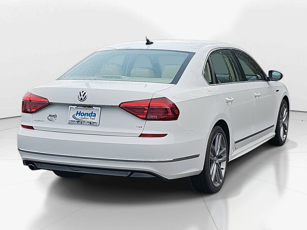 Used 2017 Volkswagen Passat 1.8T R-Line w/ R-Line Lighting Package image 8