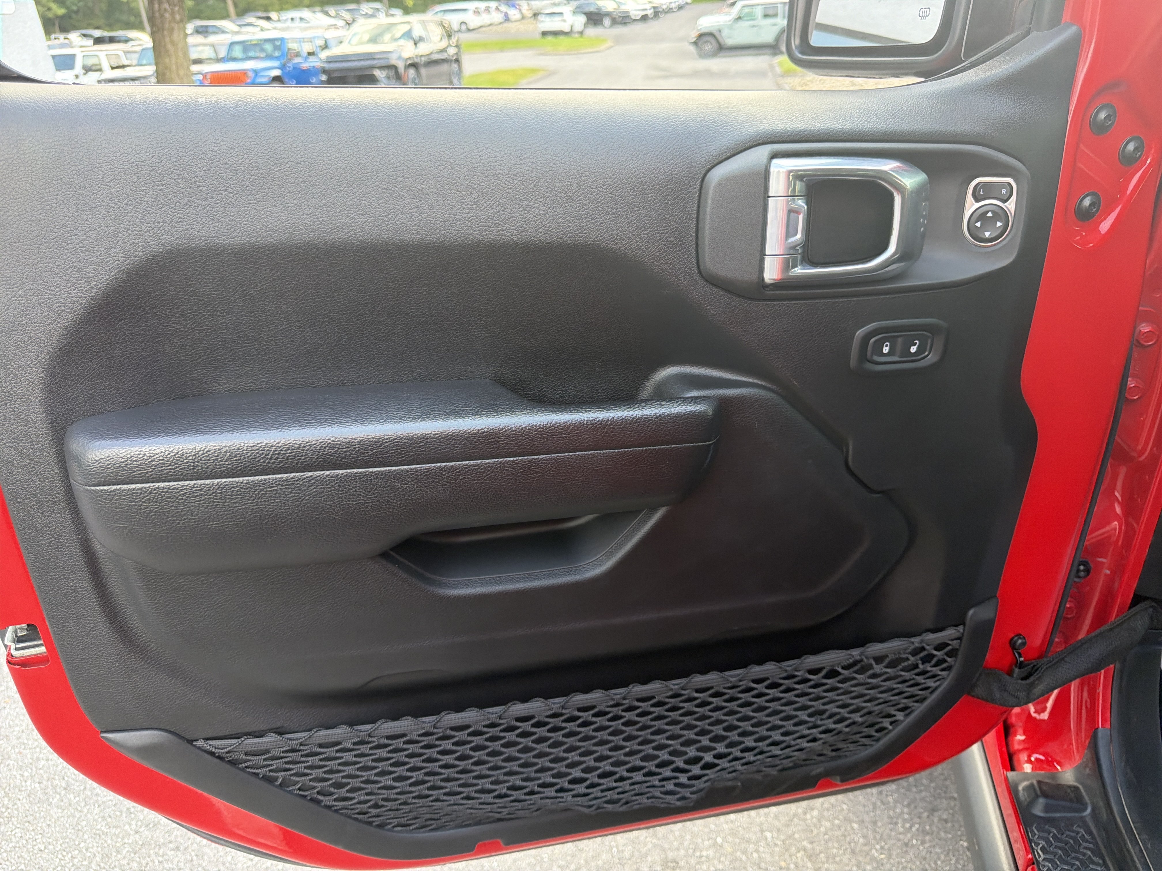 Used 2022 Jeep Wrangler Unlimited Rubicon 4xe AWD/4WD image 15