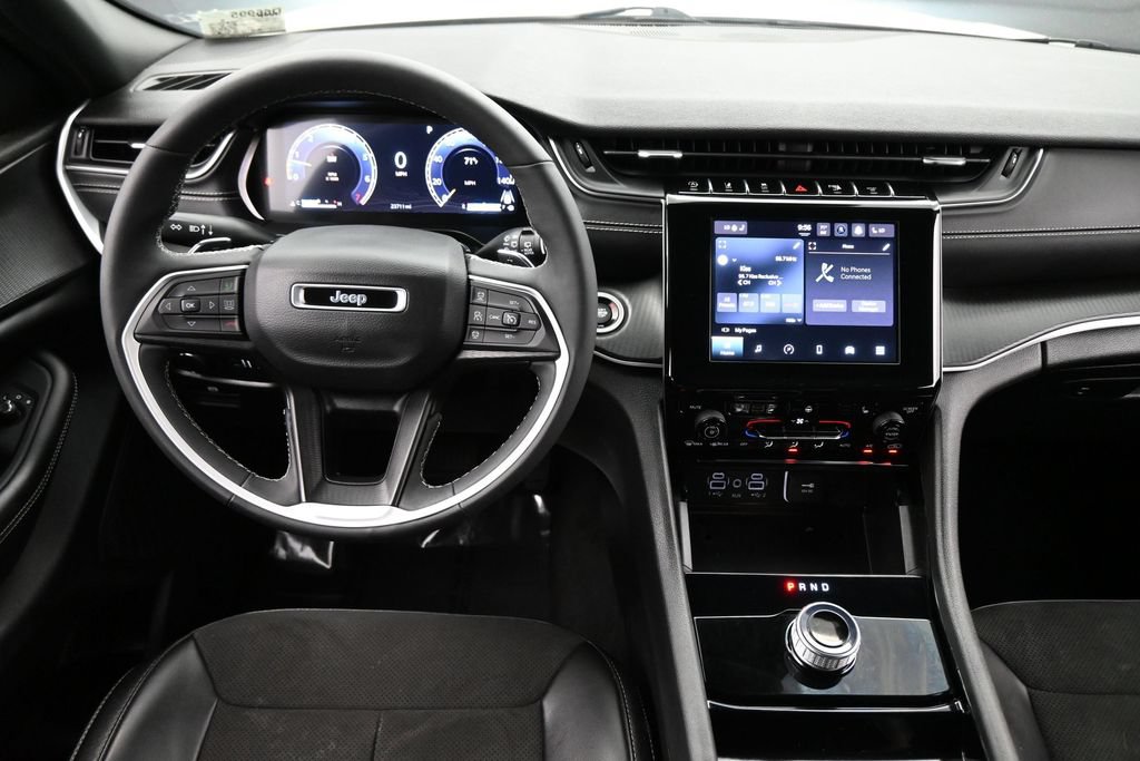 Used 2023 Jeep Grand Cherokee L Laredo AWD/4WD image 5