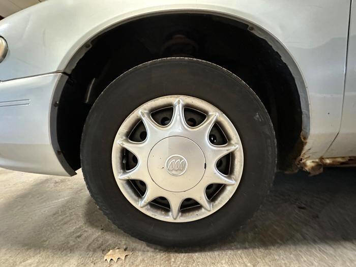 Used 2005 Buick Century Custom FWD image 11