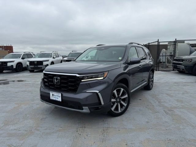Certified 2025 Honda Pilot Touring image 1