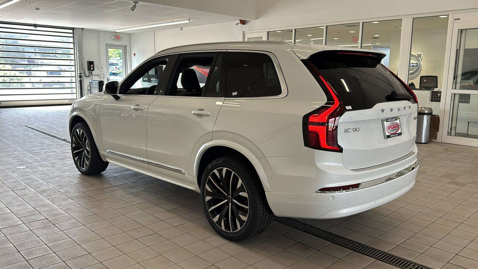 New 2026 Volvo XC90 B6 Plus w/ Protection Package Premier image 7
