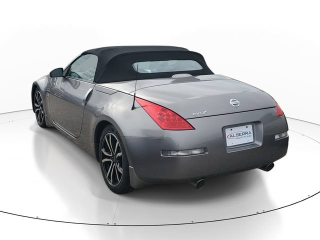Used 2007 Nissan 350Z Touring RWD image 3