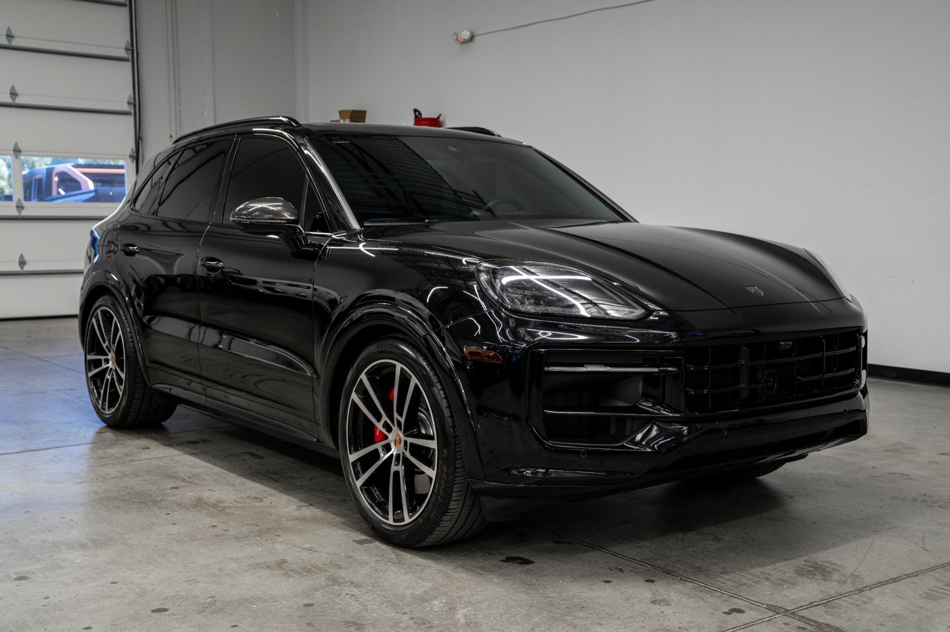 Used 2025 Porsche Cayenne GTS AWD/4WD image 3
