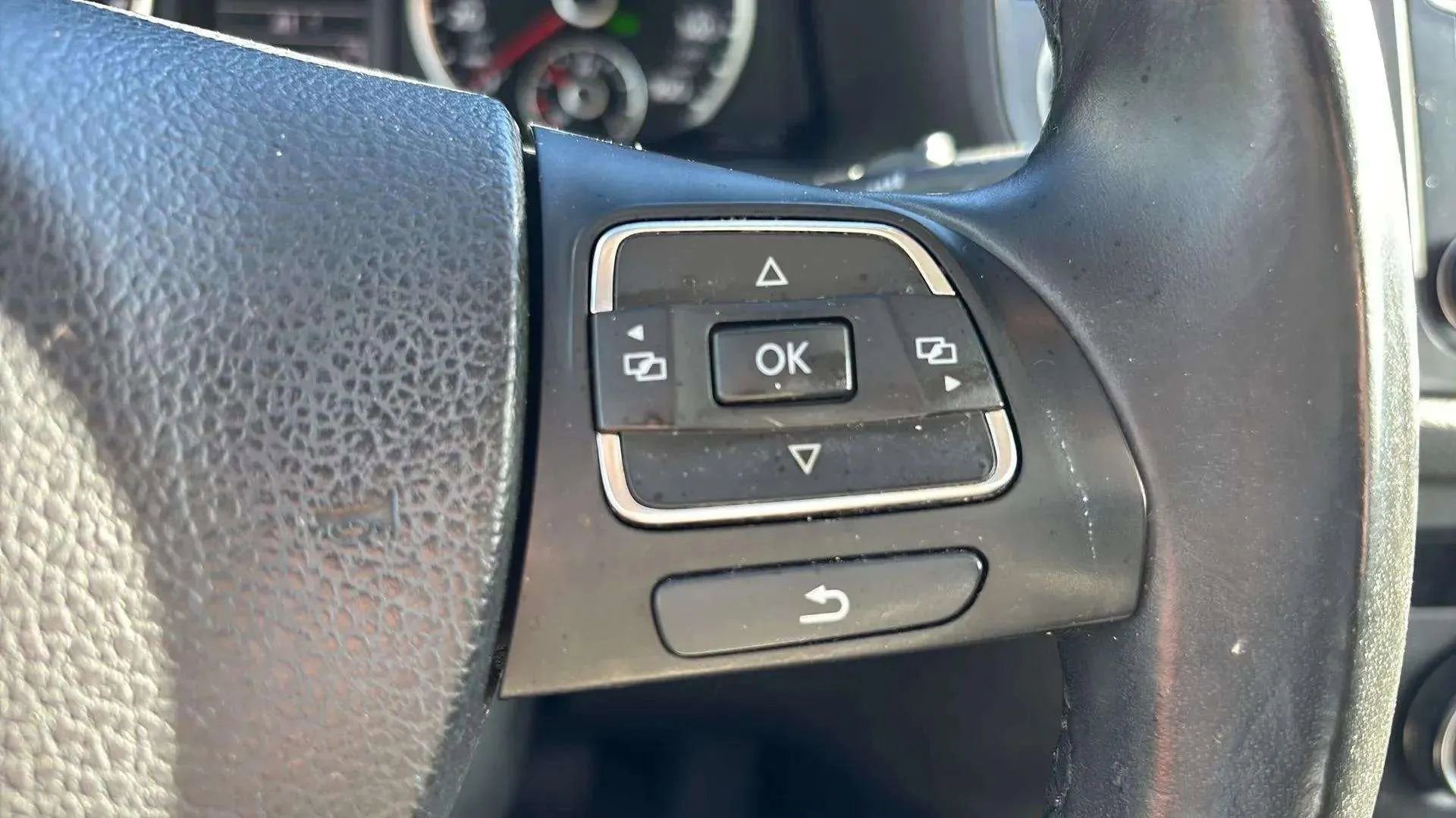 Used 2016 Volkswagen Tiguan S image 34