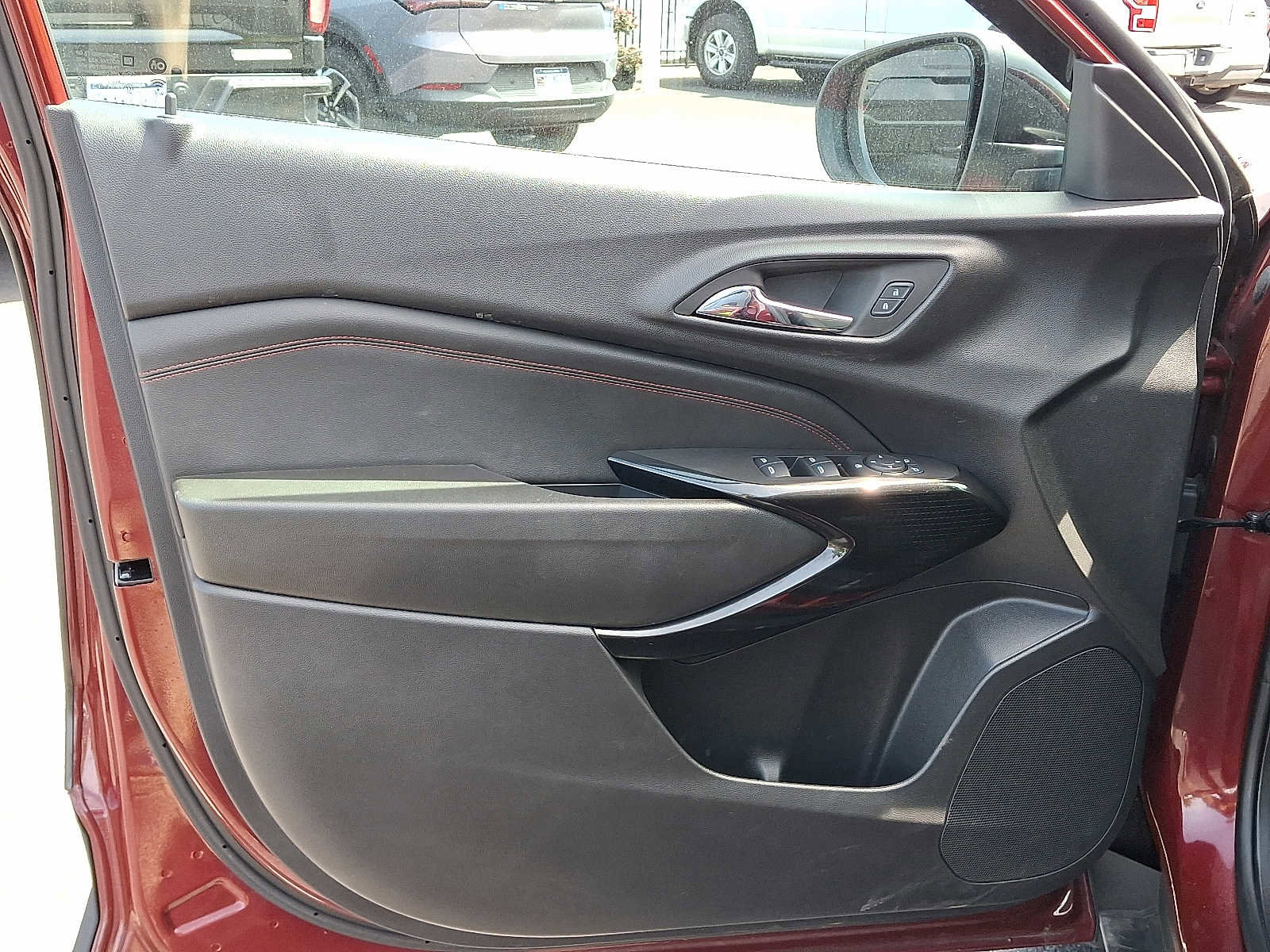 Used 2024 Chevrolet Trax RS w/ Sunroof Package FWD image 12