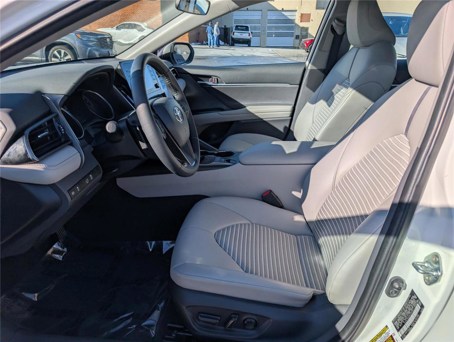 Used 2022 Toyota Camry SE image 15