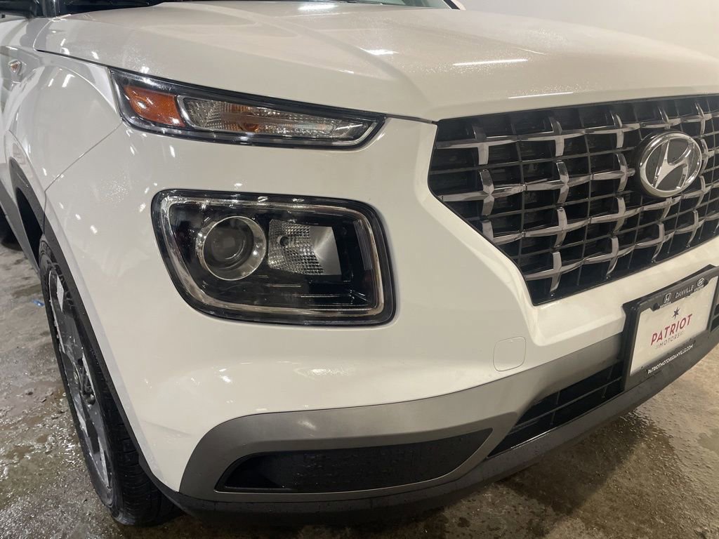 New 2025 Hyundai Venue SEL image 3