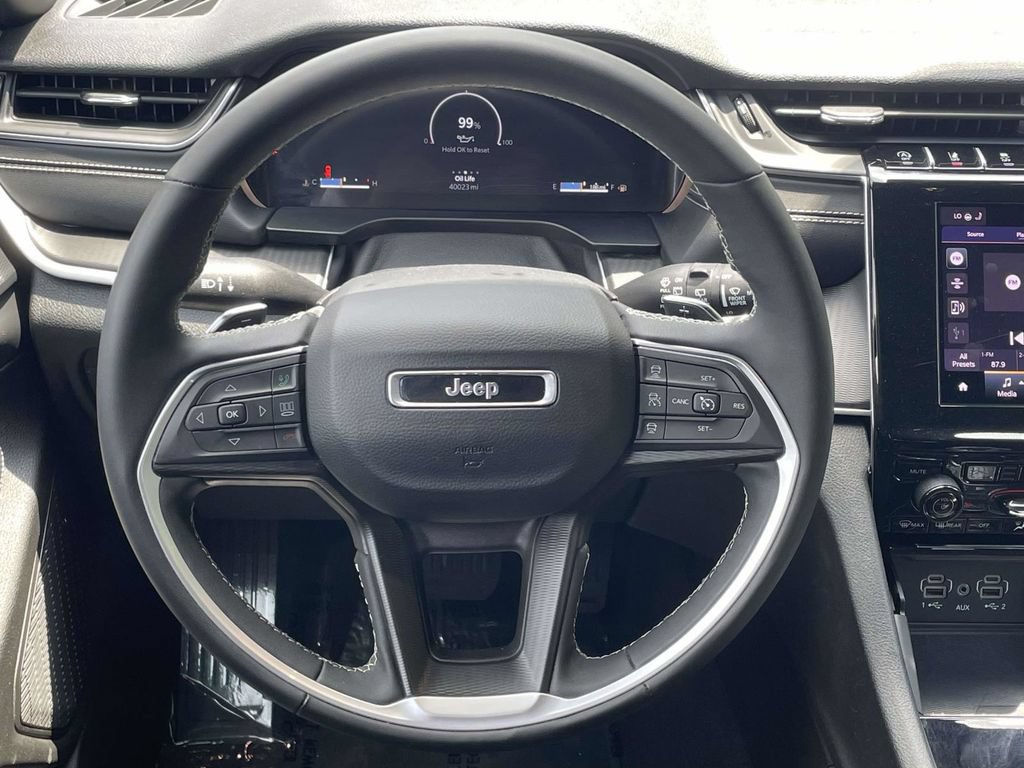 Used 2025 Jeep Grand Cherokee Altitude AWD/4WD image 23