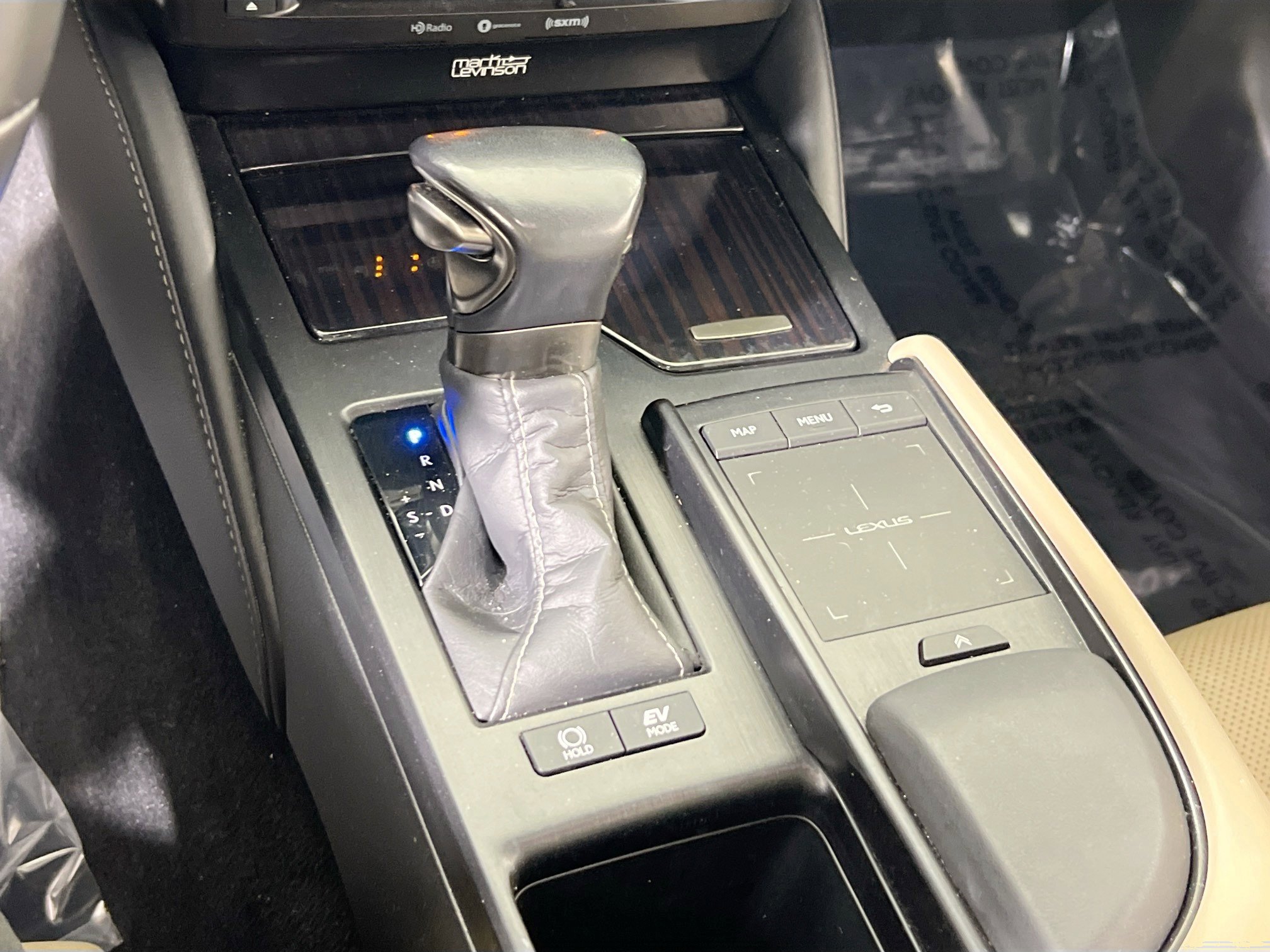 Used 2021 Lexus ES 300h Ultra Luxury w/ Accessory Package 2 image 17