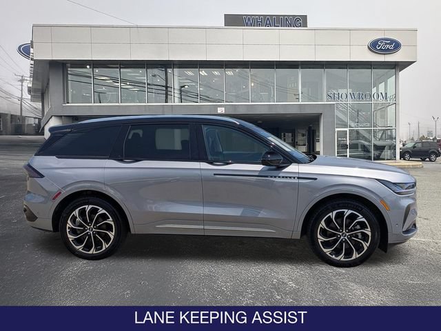 Used 2024 Lincoln Nautilus Reserve AWD/4WD image 9