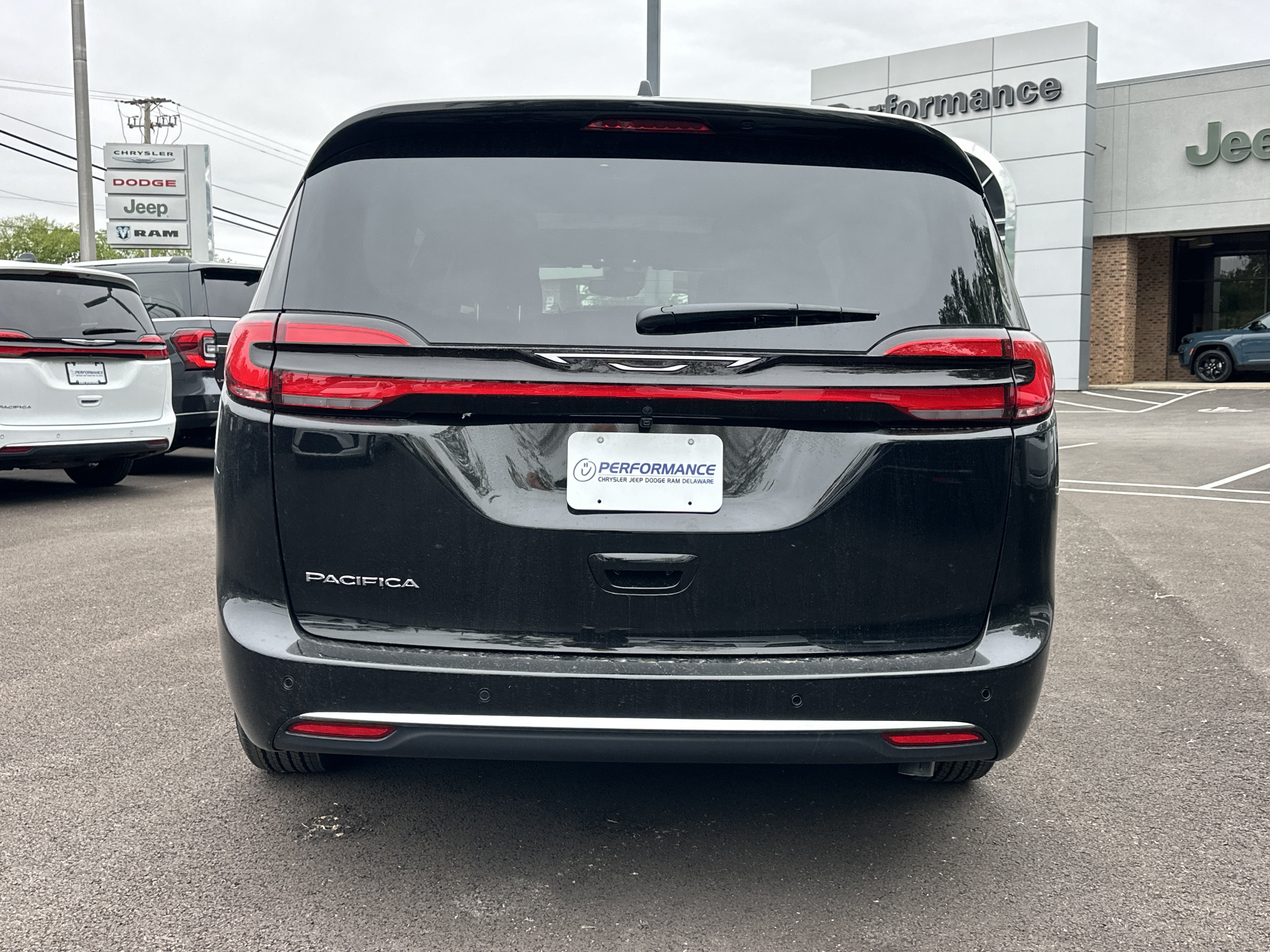 New 2027 Chrysler Pacifica Select w/ Family Tech Group FWD image 15