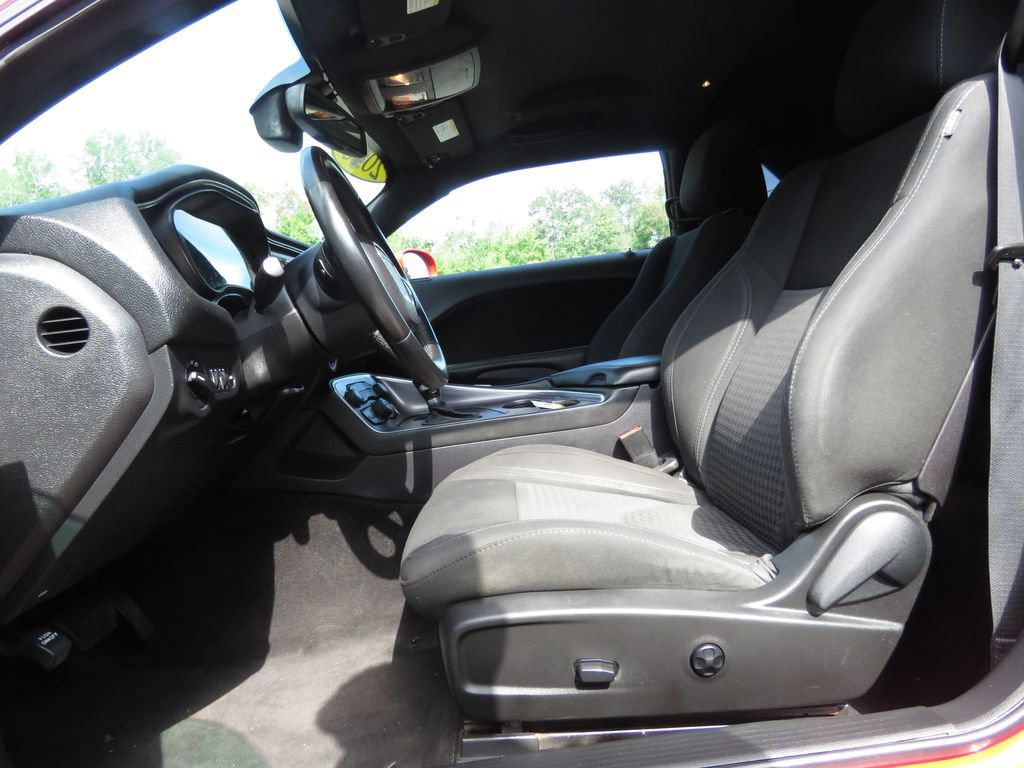 Used 2016 Dodge Challenger SXT RWD image 10