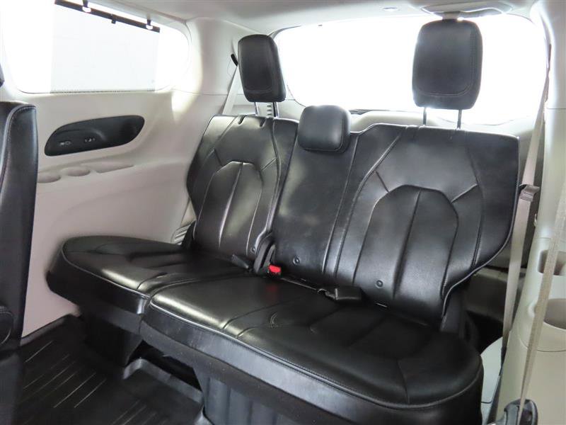 Used 2020 Chrysler Pacifica Limited FWD image 33