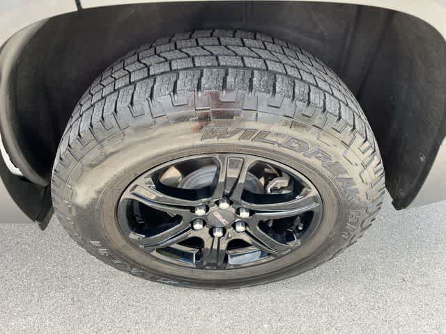 Used 2021 GMC Acadia AT4 w/ Trailering Package AWD/4WD image 12