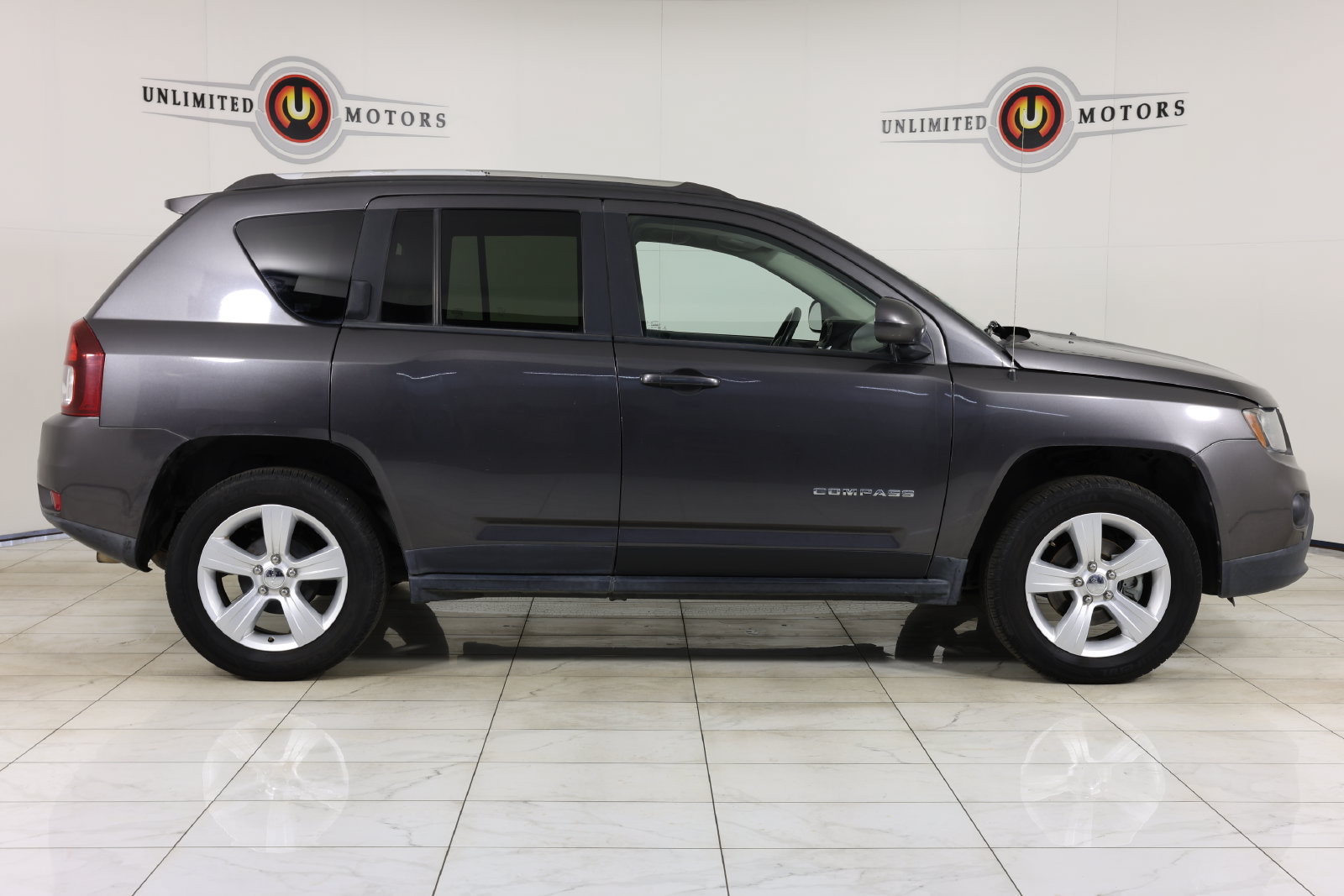 Used 2015 Jeep Compass Latitude w/ Sun/Sound Group FWD image 2