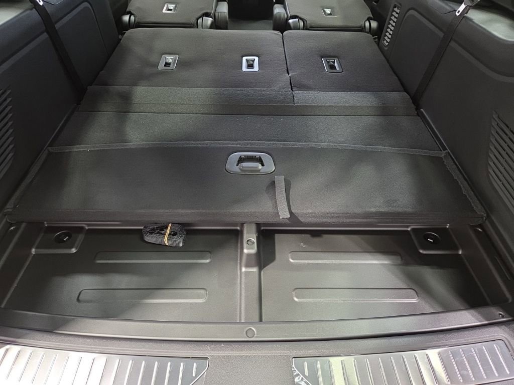 New 2026 Chevrolet Suburban RST image 42