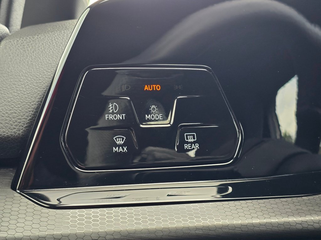 Used 2022 Volkswagen GTI SE FWD image 36