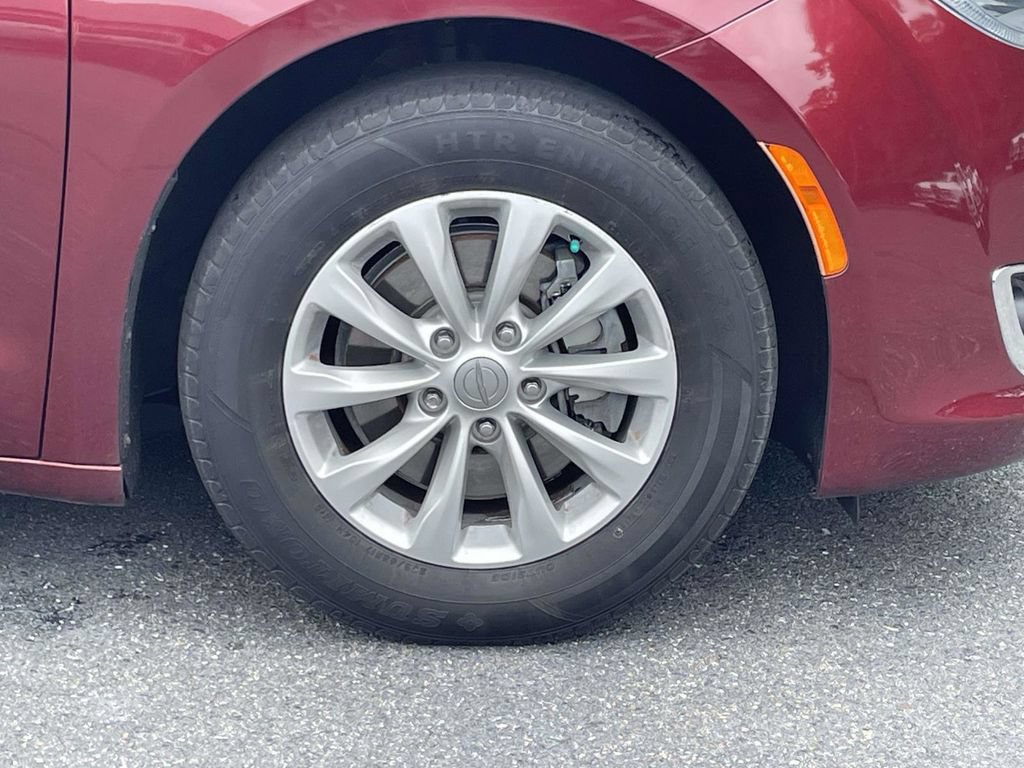 Certified 2017 Chrysler Pacifica Touring-L FWD image 10