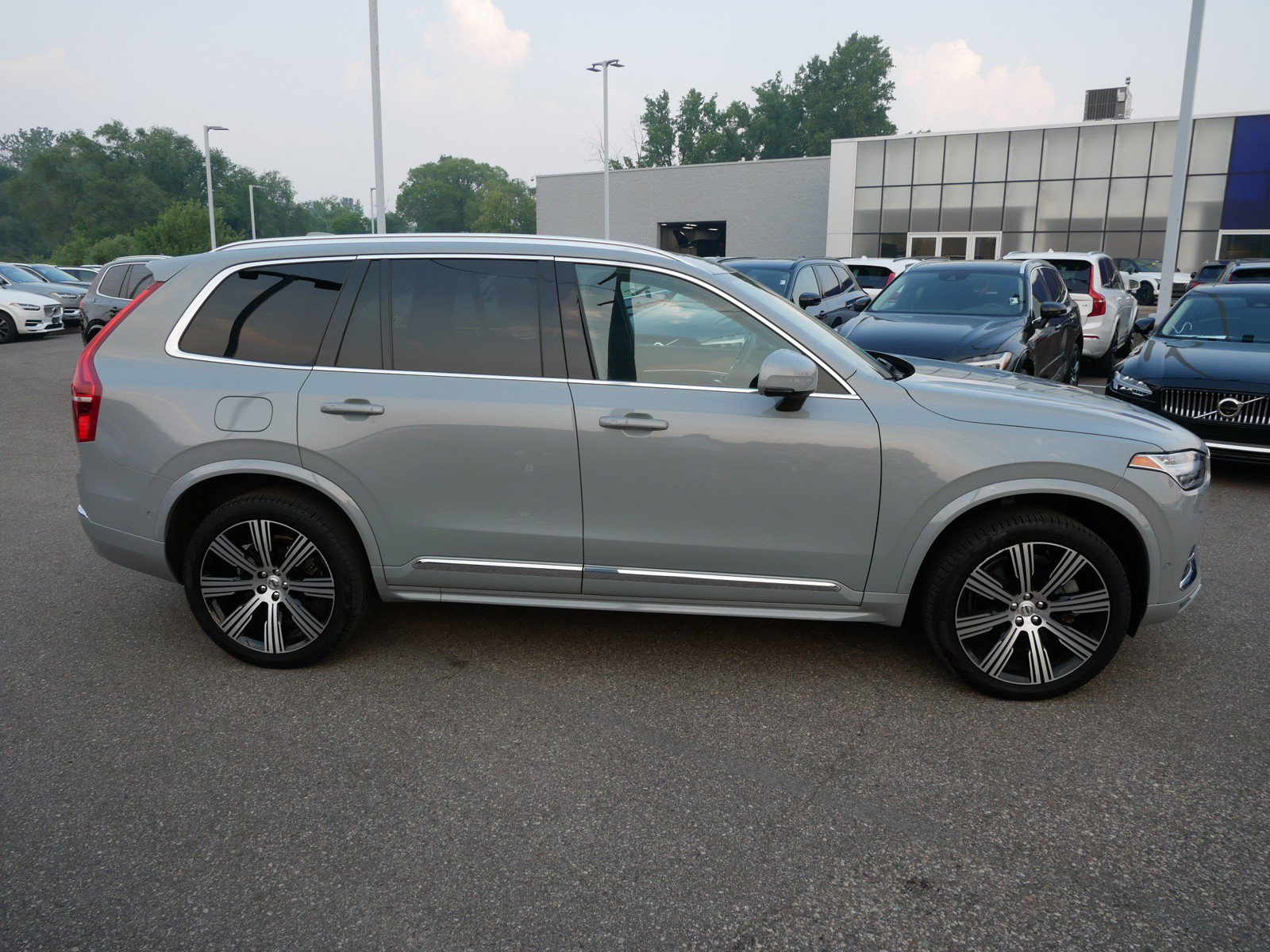 Certified 2025 Volvo XC90 T8 Plus w/ Protection Package Premier AWD/4WD image 8
