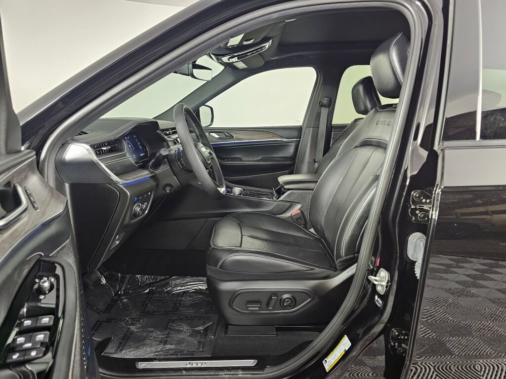 Used 2022 Jeep Grand Cherokee Overland AWD/4WD image 20