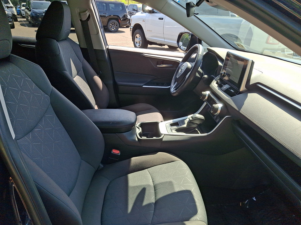 Used 2025 Toyota RAV4 XLE w/ Convenience Package AWD/4WD image 12