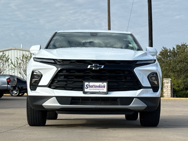 Used 2025 Chevrolet Blazer LT w/ LPO, Black Grille Bar Package FWD image 2