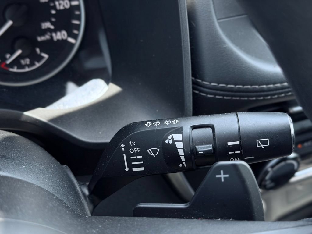Used 2023 Nissan Rogue S AWD/4WD image 28