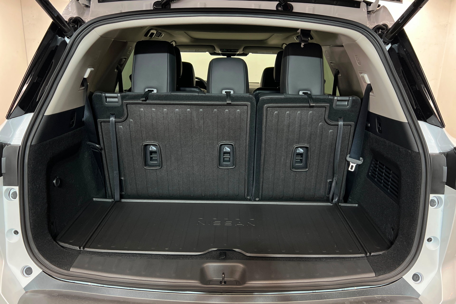 New 2026 Nissan Pathfinder Platinum AWD/4WD image 23