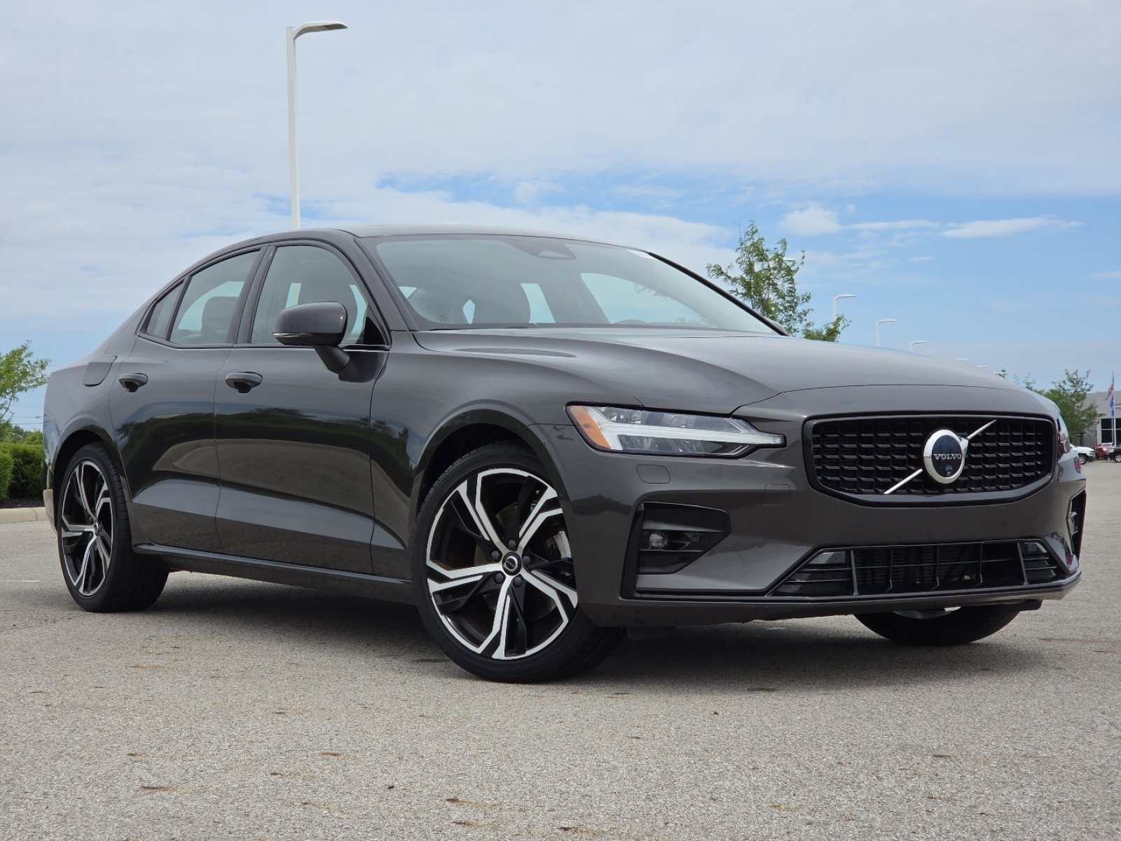 Used 2024 Volvo S60 B5 Plus FWD image 2