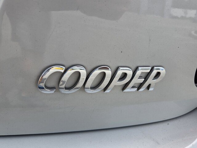 Used 2021 MINI Cooper 4-Door Hardtop w/ 6.5" Touchscreen Package FWD image 32