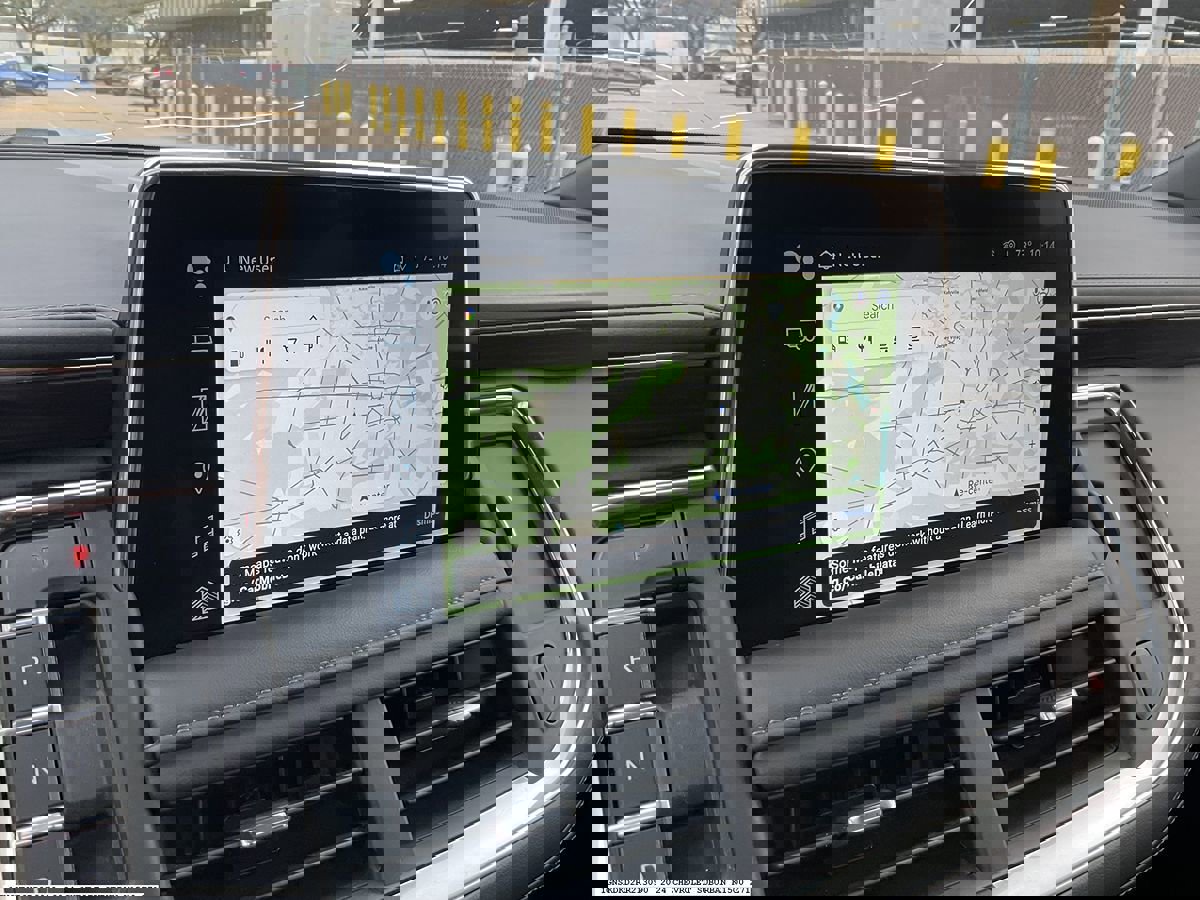 Used 2024 Chevrolet Suburban Z71 w/ Luxury Package image 9