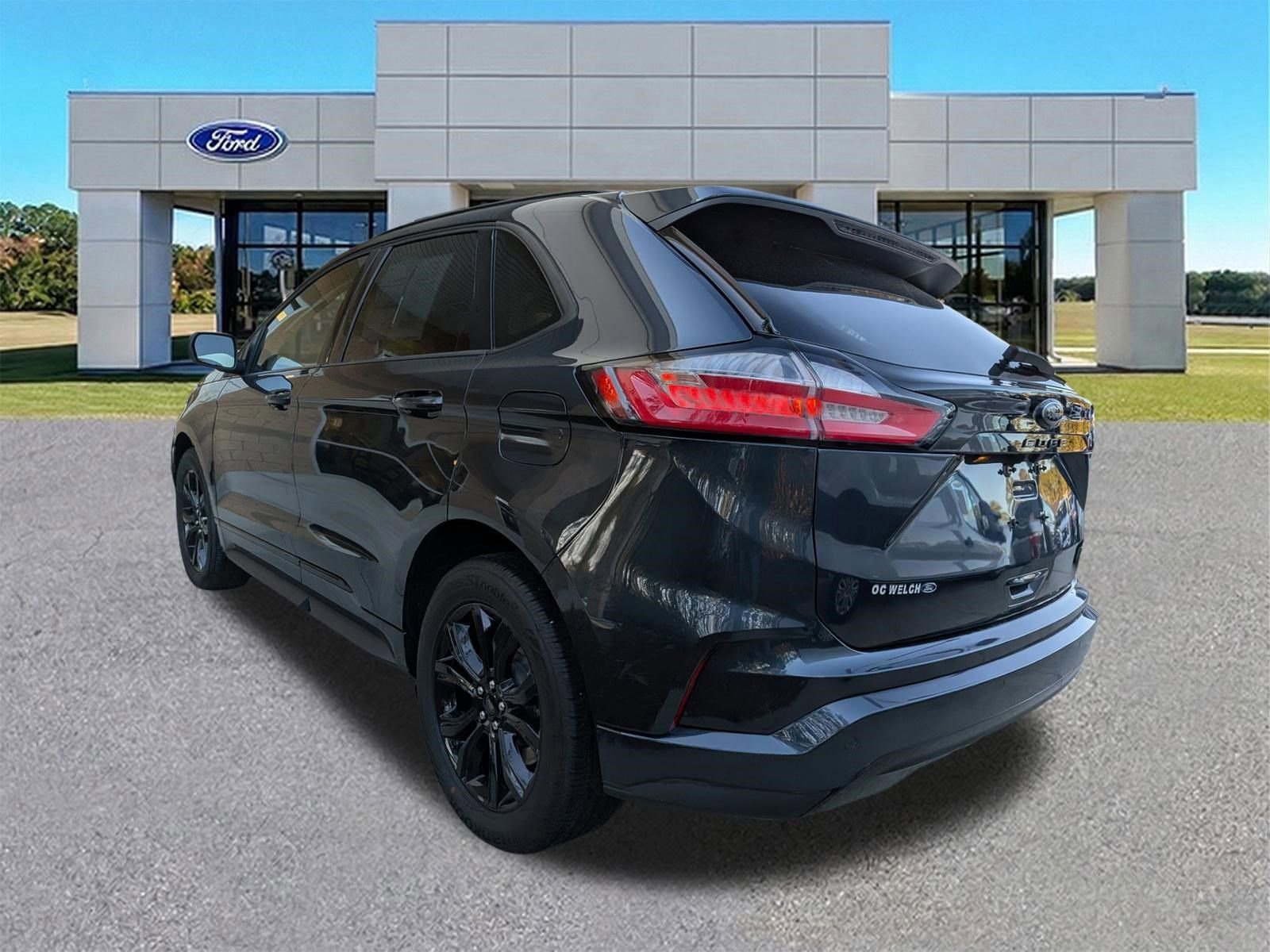 Certified 2024 Ford Edge SE w/ Black Appearance Package image 6
