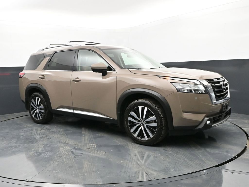 Used 2024 Nissan Pathfinder Platinum w/ Cargo Package image 3