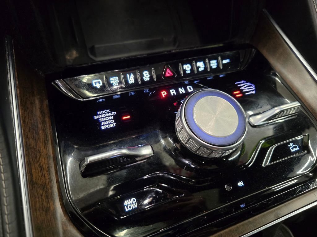 Certified 2022 Jeep Grand Wagoneer Series II w/ Convenience Group III image 32