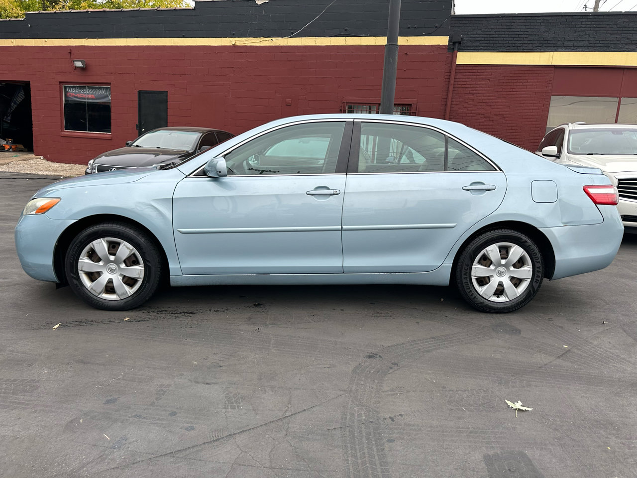 Used 2009 Toyota Camry SE image 2