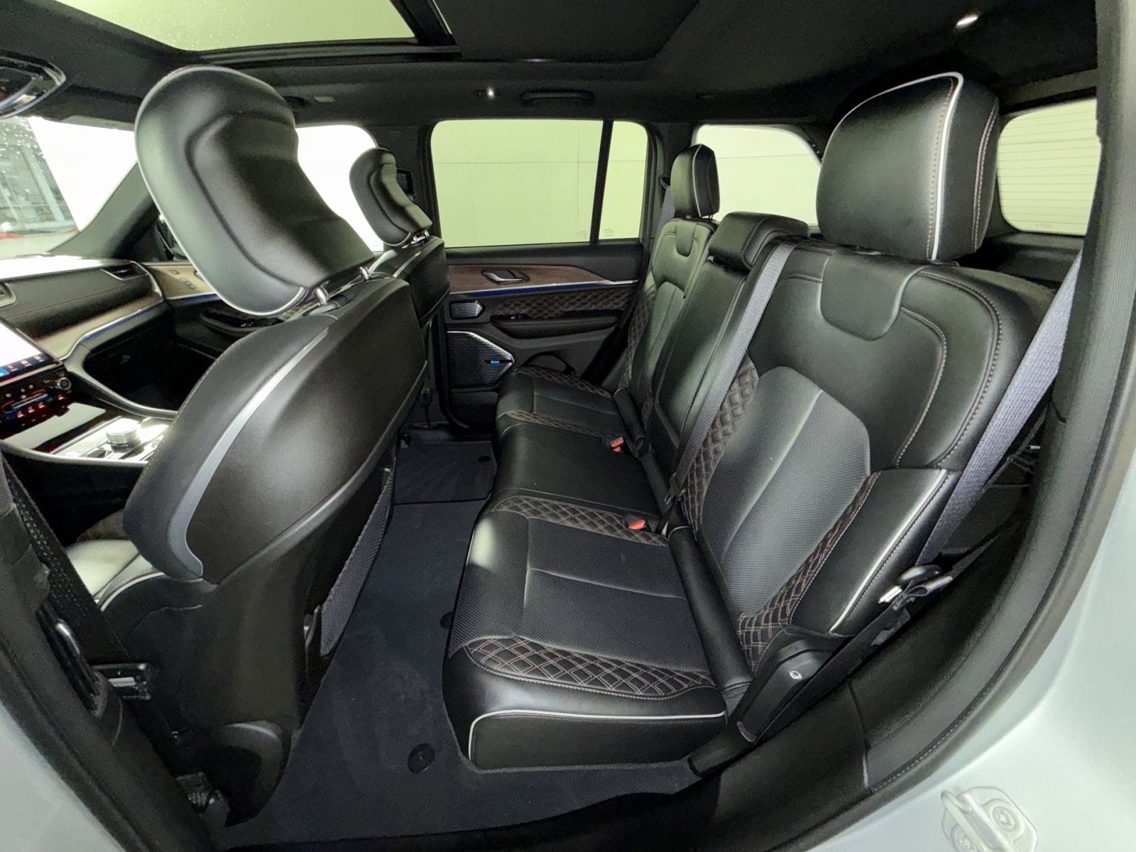 Used 2023 Jeep Grand Cherokee Summit image 25