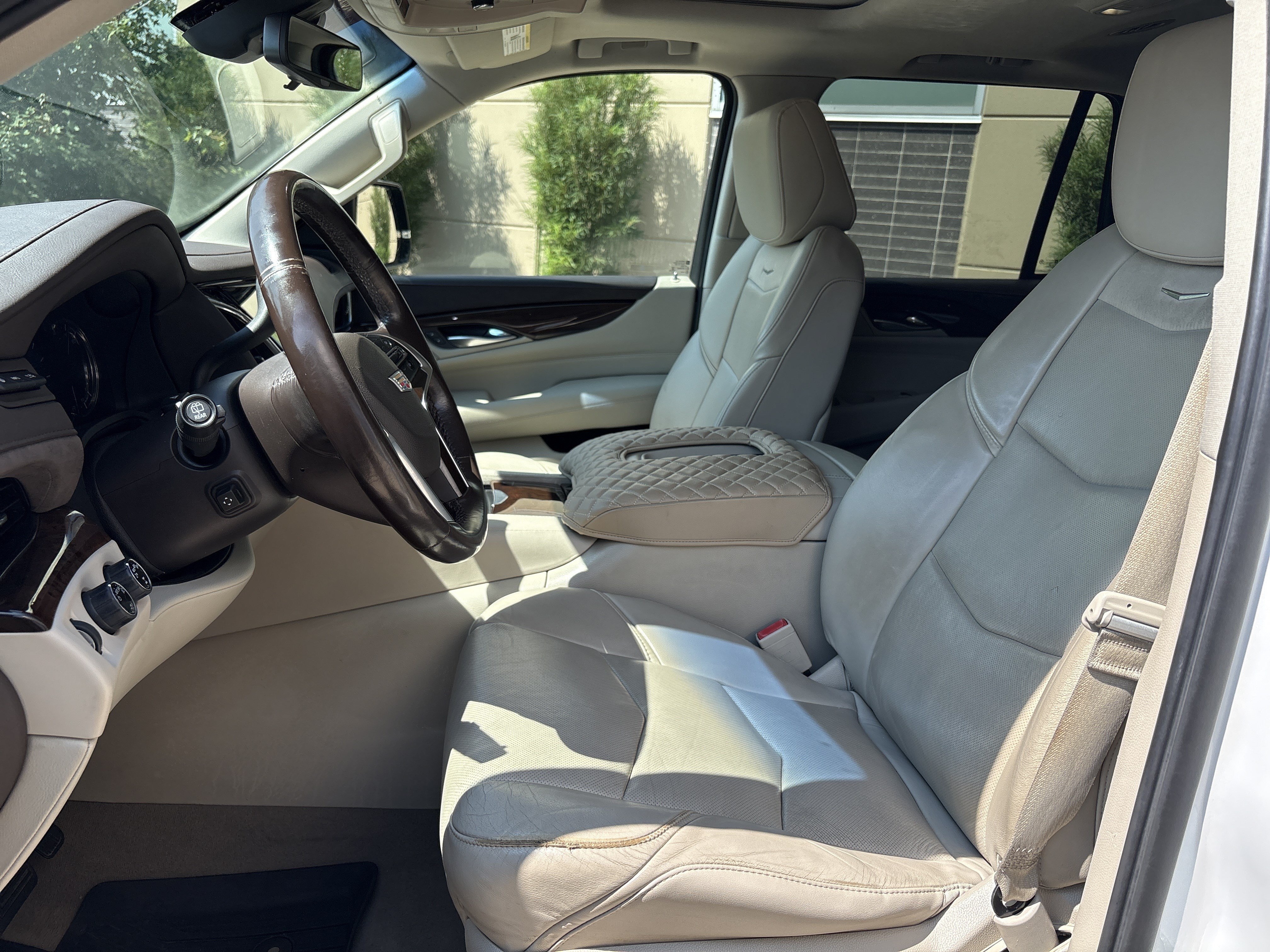 Used 2017 Cadillac Escalade Luxury AWD/4WD image 16