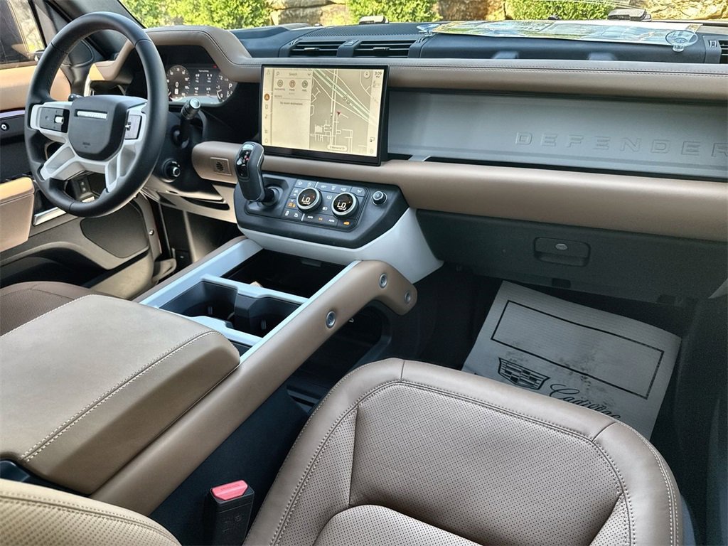 Used 2025 Land Rover Defender 130 X-Dynamic SE image 14